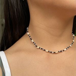 Black & White pearly necklace